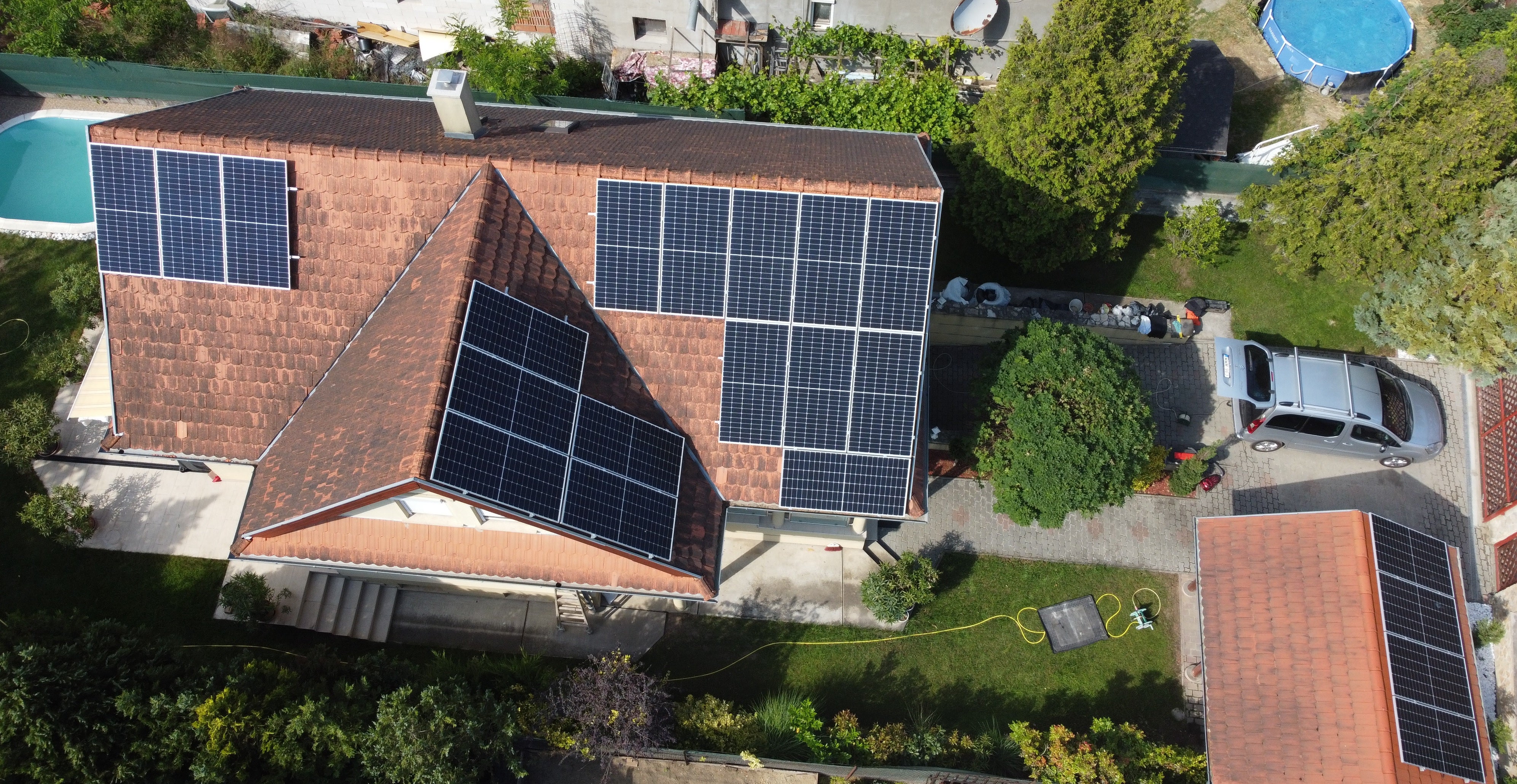10 Kw Napelem rendszer egy bonyolultabb tetőn – luxsolar